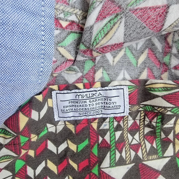 MNWKA Mens Button Down Shirt Red Green Black Tribal Design Size M - Picture 7 of 10